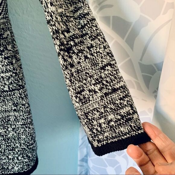 Style & Co Black & White Aztec Print Cowl Neck Sweater Size PS - Picture 5 of 11
